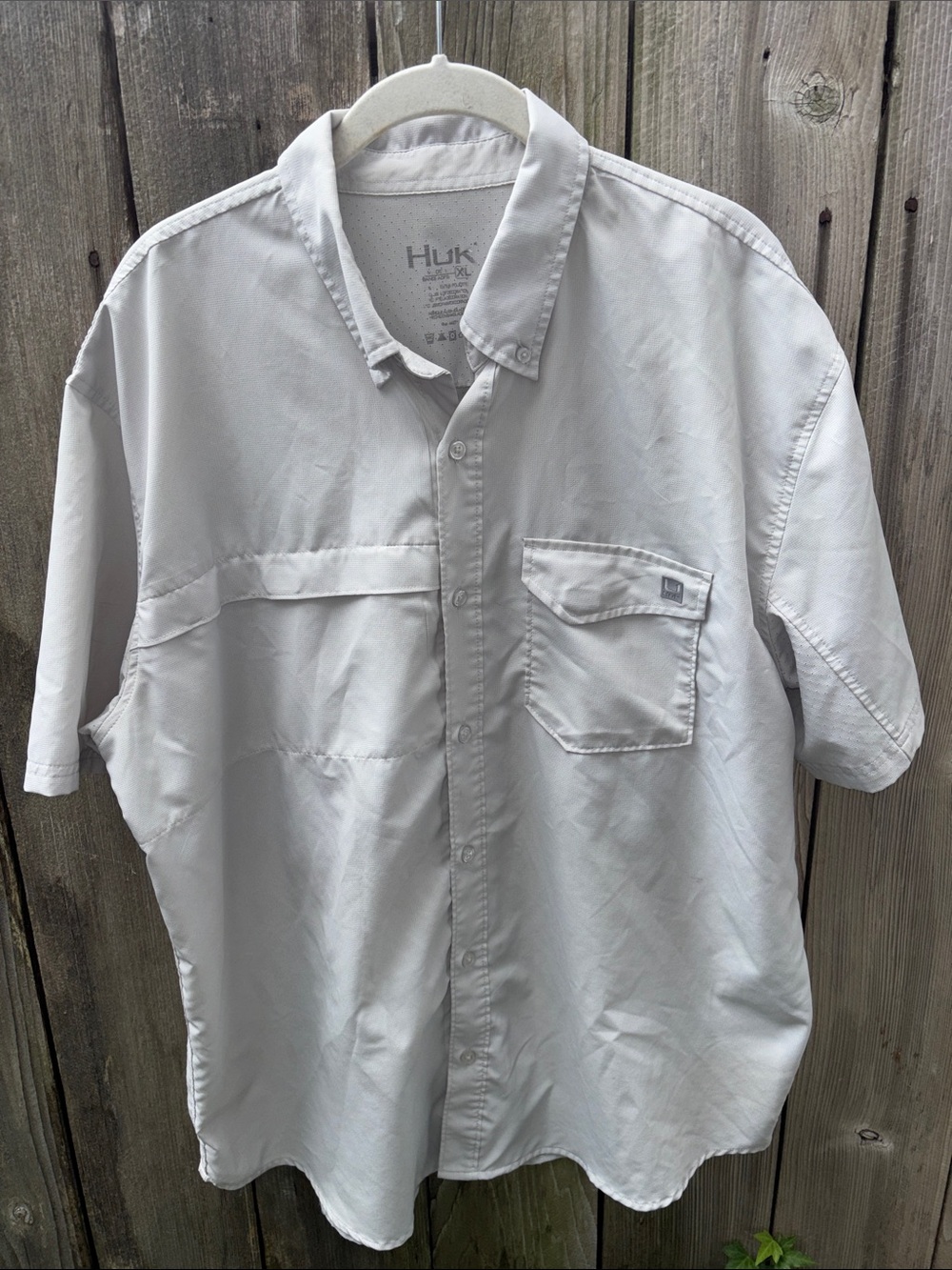 Huk Fishing Shirt Sporty Performance Button Up  Velcro Pockets Men’s Large